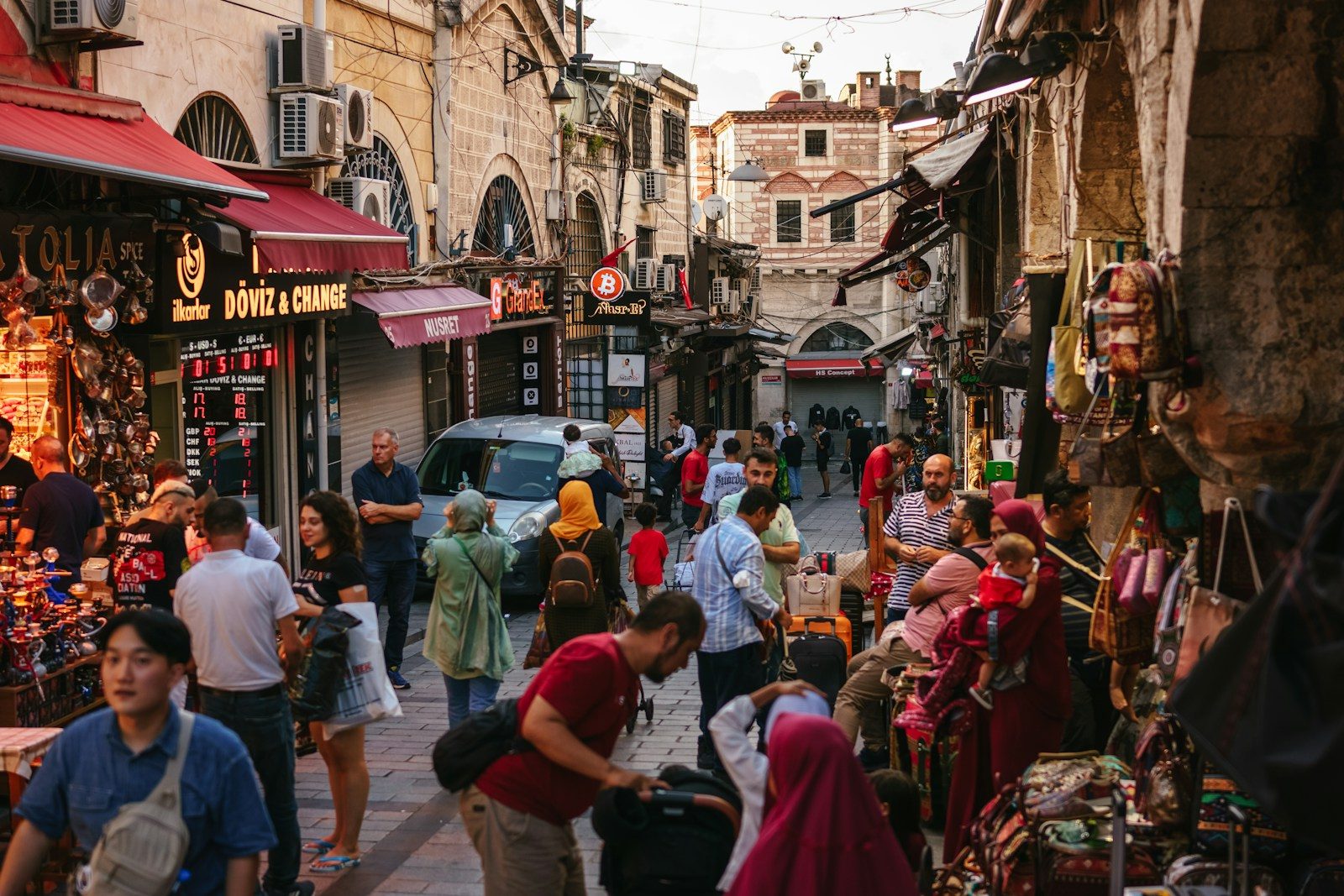 How to Craft the Perfect Signage Text for Istanbul’s Crowded Bazaars